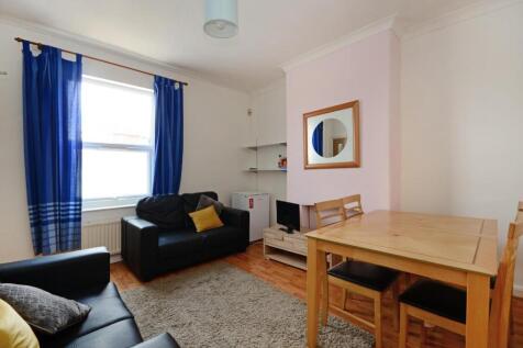 Burns Rd 4, lounge pic 2.jpg