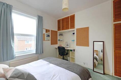 Burns Rd 4, room 2.jpg