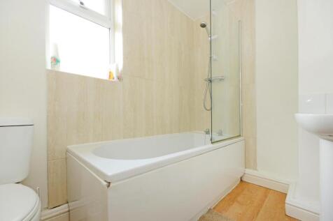 Burns Rd 4, bathroom.jpg