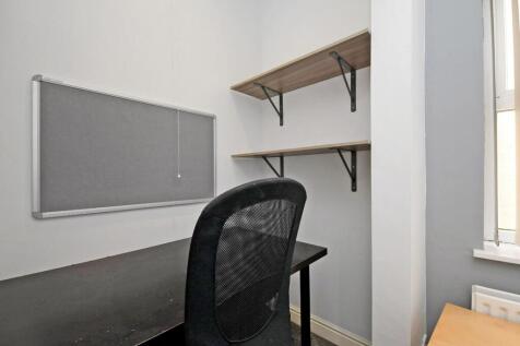 Bedroom 7 study area.jpeg