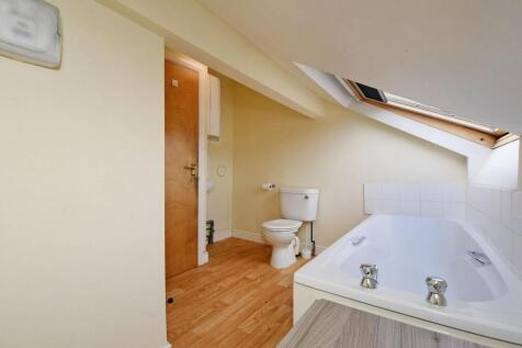 2nd Floor bathroom (1).jpeg