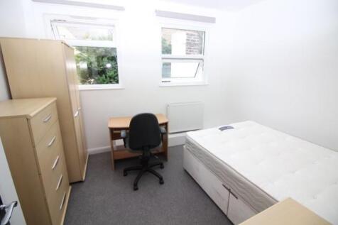 1st floor rear bedroom.jpg