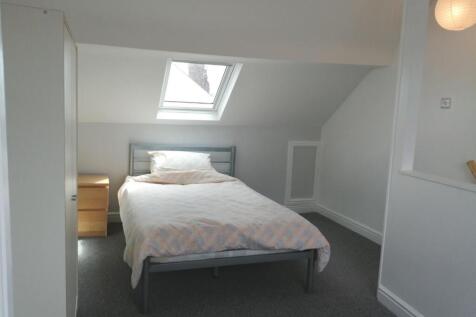 Attic Bedroom1.jpg