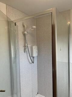 41 Aldred - shower room, pic 1.jpg