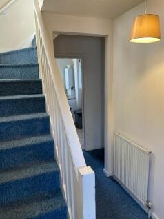 41 Aldred - entrance hall.jpg