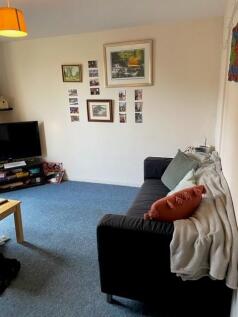 41 Aldred - lounge, pic 1.jpg