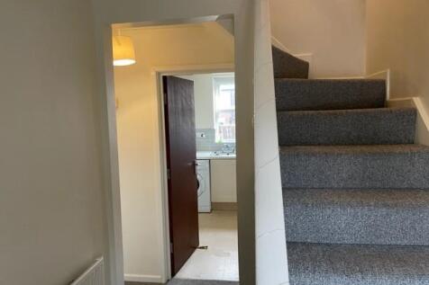 39 Aldred entrance hall.jpg