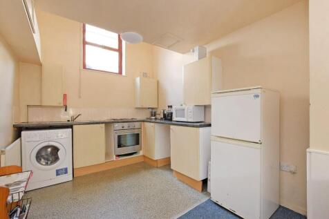 10 Barber Crescent - kitchen .jpg