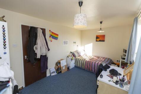 12-Barber-Crescent-bedroom 1.jpg