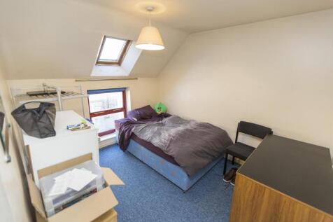 12-Barber-Crescent-bedroom 2.jpg