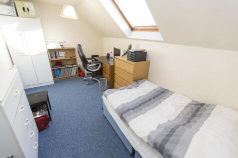 12-Barber-Crescent-bedroom 3.jpg