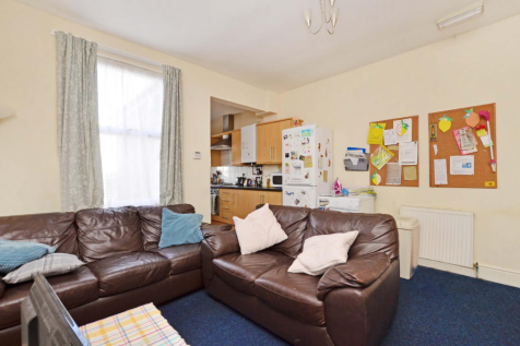 72 Cobden View - Living Room.png