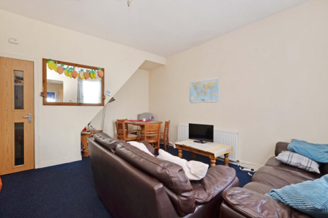 72 Cobden View - Living Room pic 2.png