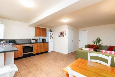 47 Western Rd kitchen.jpg