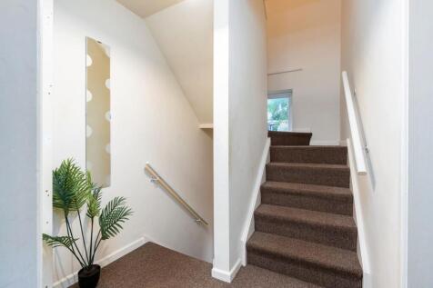 47 Western Rd 1st landing.jpg