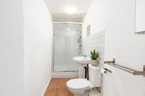47 Western Rd Shower Room 1.jpg