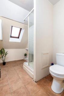 47 Western Rd Shower 2.jpg