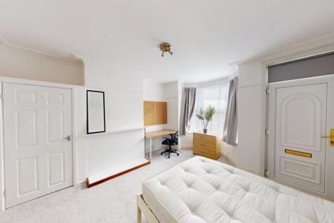 190-School-Road-Room 1, pic 1.jpg