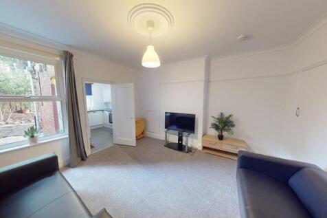 190-School-Road-Lounge pic 2.jpg