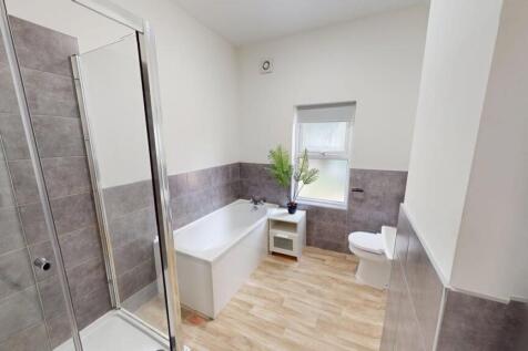 190-School-Road-Bathroom pic 1.jpg