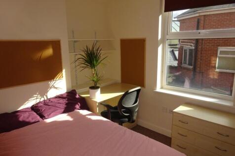497a Glossop - Bedroom 2 pic 2.JPG