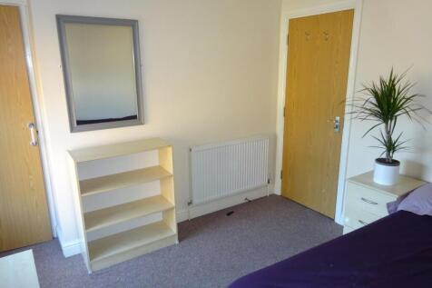 497a Glossop - Bedroom 3.JPG