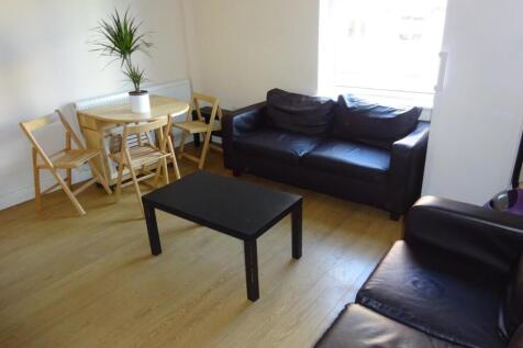 497a Glossop - lounge area.JPG