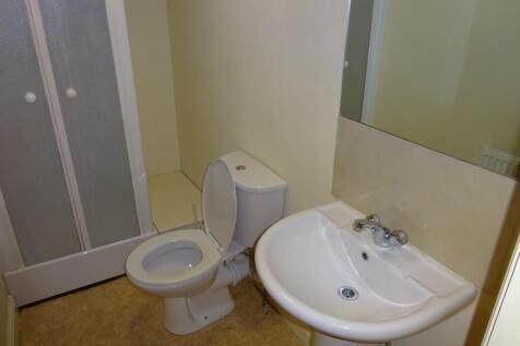 497a Glossop - Shower 2.JPG