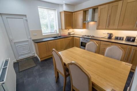 84 Forres Rd - Kitchen_a.jpg