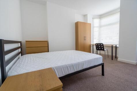 84 Forres Rd - Bed 1b.jpg