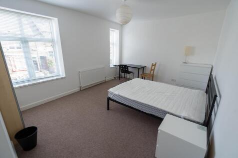 84 Forres Rd - Bed 2a.jpg