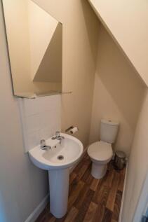 84 Forres Rd - WC.jpg