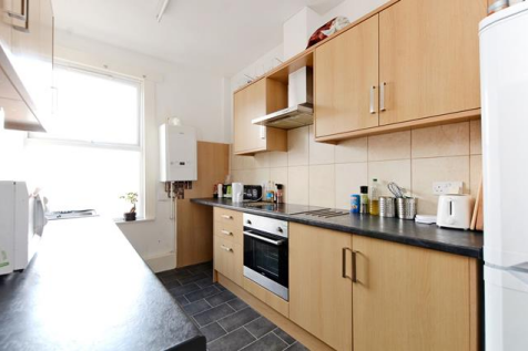470 Glossop - kitchen.png