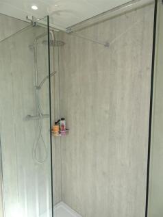 1st floor shower room.JPG