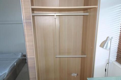 127 Western Road - Ground floor bedroom wardrobe