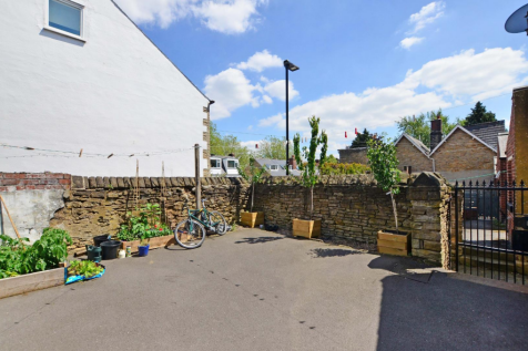 72 Cobden View - rear garden pic 1.png