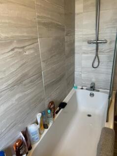 222 Howard, bathroom 1, pic 2.jpg