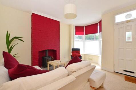 26 Birkendale Road, living room pic 2.JPG