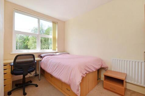 26 Birkendale Road, bedroom 1.JPG
