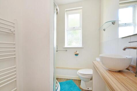 26 Birkendale Road, shower room.JPG