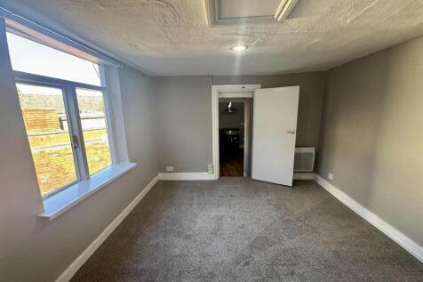 Living Room (2/3)