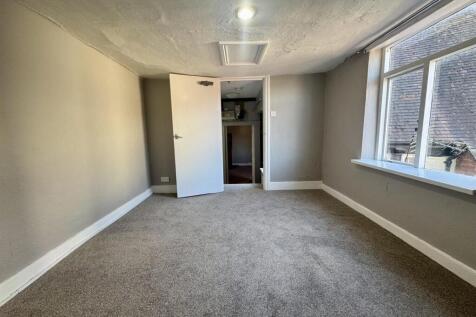 Living Room (3/3)