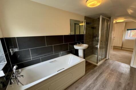 Bathroom (1/2)