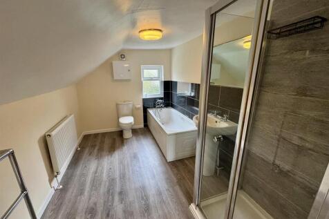 Bathroom (2/2)