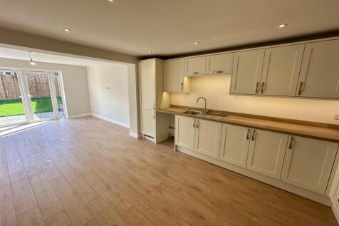 Open Plan Kitchen Diner (2/5)