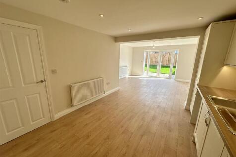 Open Plan Kitchen Diner (3/5)