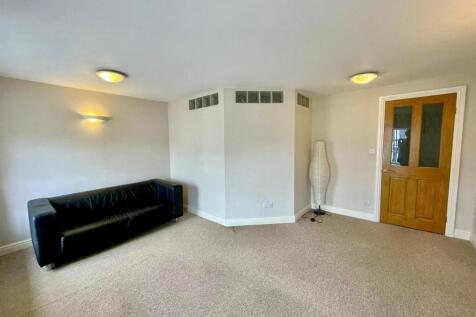 Lounge 2 of 2
