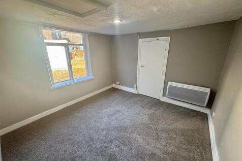 Living Room (1/3)