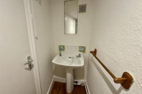 Shower Room (2/2)
