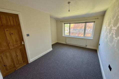 Bedroom 2 (1/2)